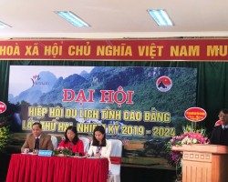 Đồng chí Hoàng Xuân Ánh, Phó Bí thư Tỉnh uỷ, Chủ tịch UBND tỉnh phát biểu tại đại hội
