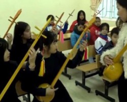 Giờ học hát Then của học sinh Trường THPT Canh Tân (Thạch An).