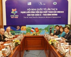 Chủ tịch UBND tỉnh Hoàng Xuân Ánh tiếp xã giao đoàn công tác Công viên địa chất toàn cầu UNESCO Haunte - Provence (Pháp)