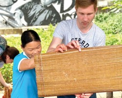 dL nước ngoài