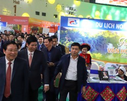 Tưng bừng khai mạc Lễ hội mùa Thu năm 2025
