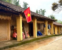 Nhà trình tường của người Dao Tiền - Nét kiến trúc bền vững giữa đại ngàn