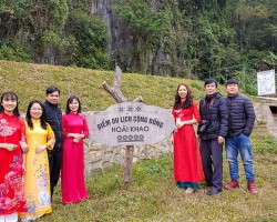 Du khách check in tại điểm du lịch cộng đồng Hoài Khao