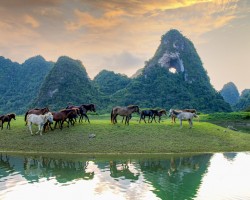 38  Hoàng Hôn bên núi Mắt Thần