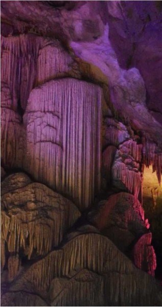 Những khối thạch nhũ huyền ảo, kỳ vĩ và nhiều măng đá có hình thù độc đáo trong hang Kỳ Rằng.