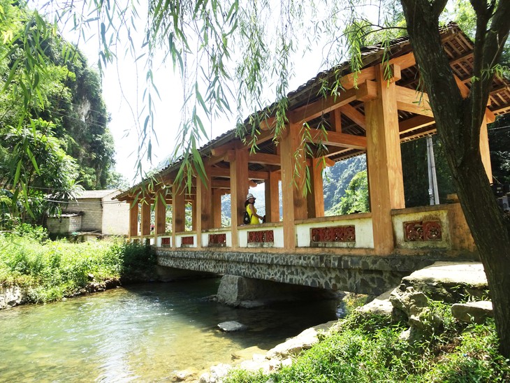 Ngôi nhà sàn đá của đồng bào Tày ở làng Khuổi Ky, Cao Bằng 1vov