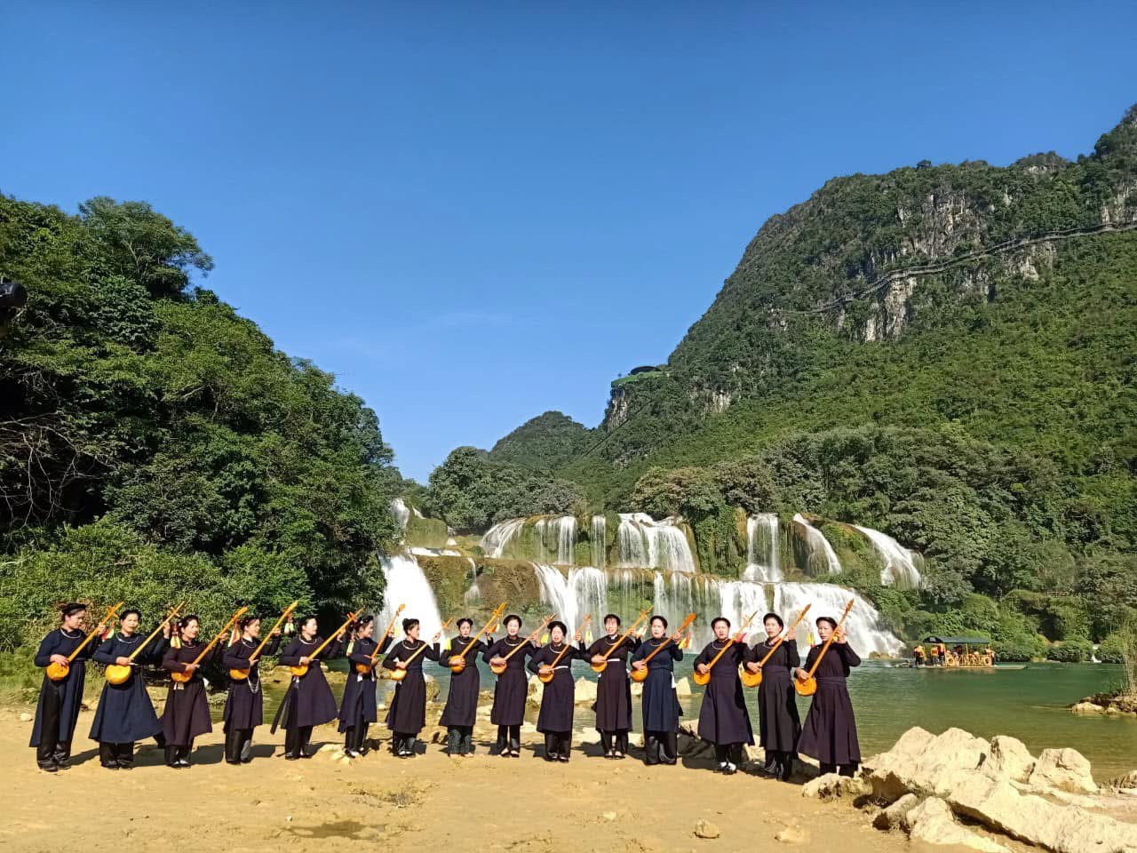 40598554356372986561