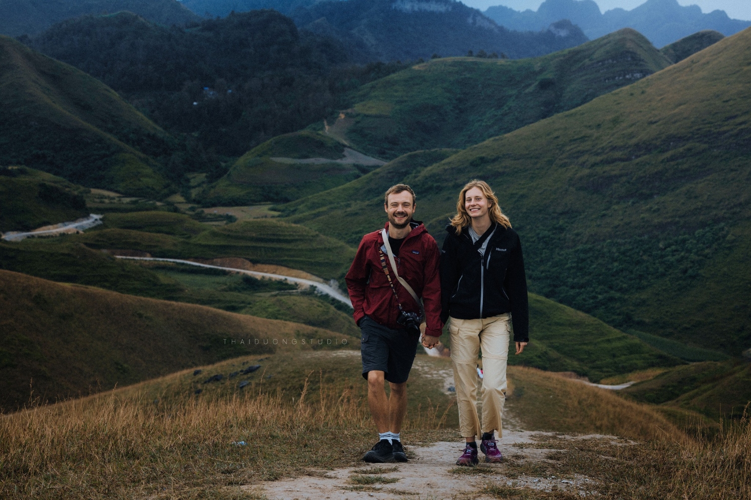 ĐỒI CỎ BA QUÁNG THÁI DƯƠNG